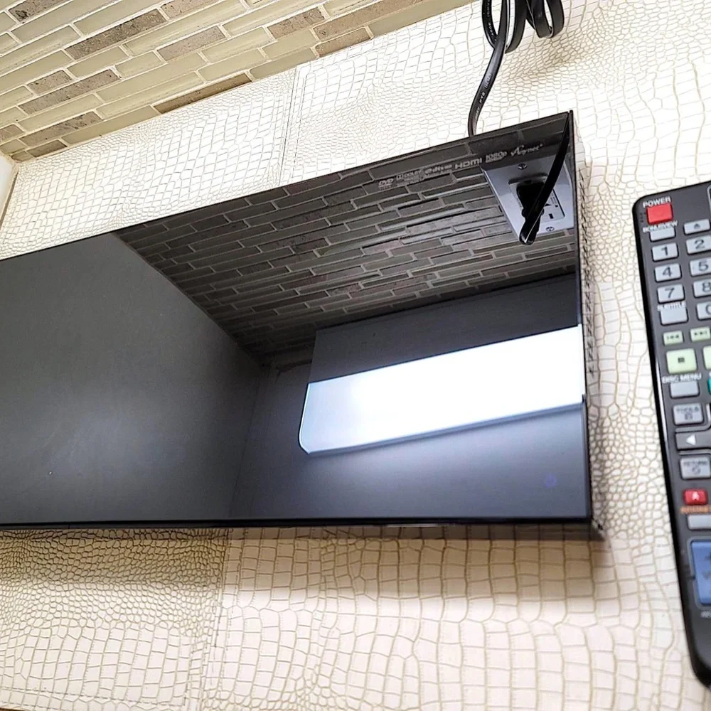 Samsung BD-C6900 3D Blu-Ray Player with Remote